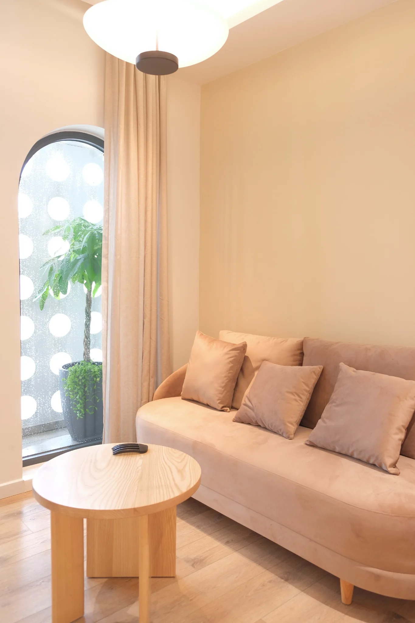 Warm contemporary living area at ITA Living